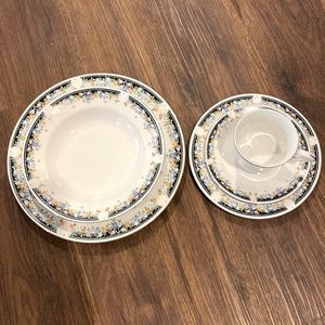 Dainty China Dish Set for Four